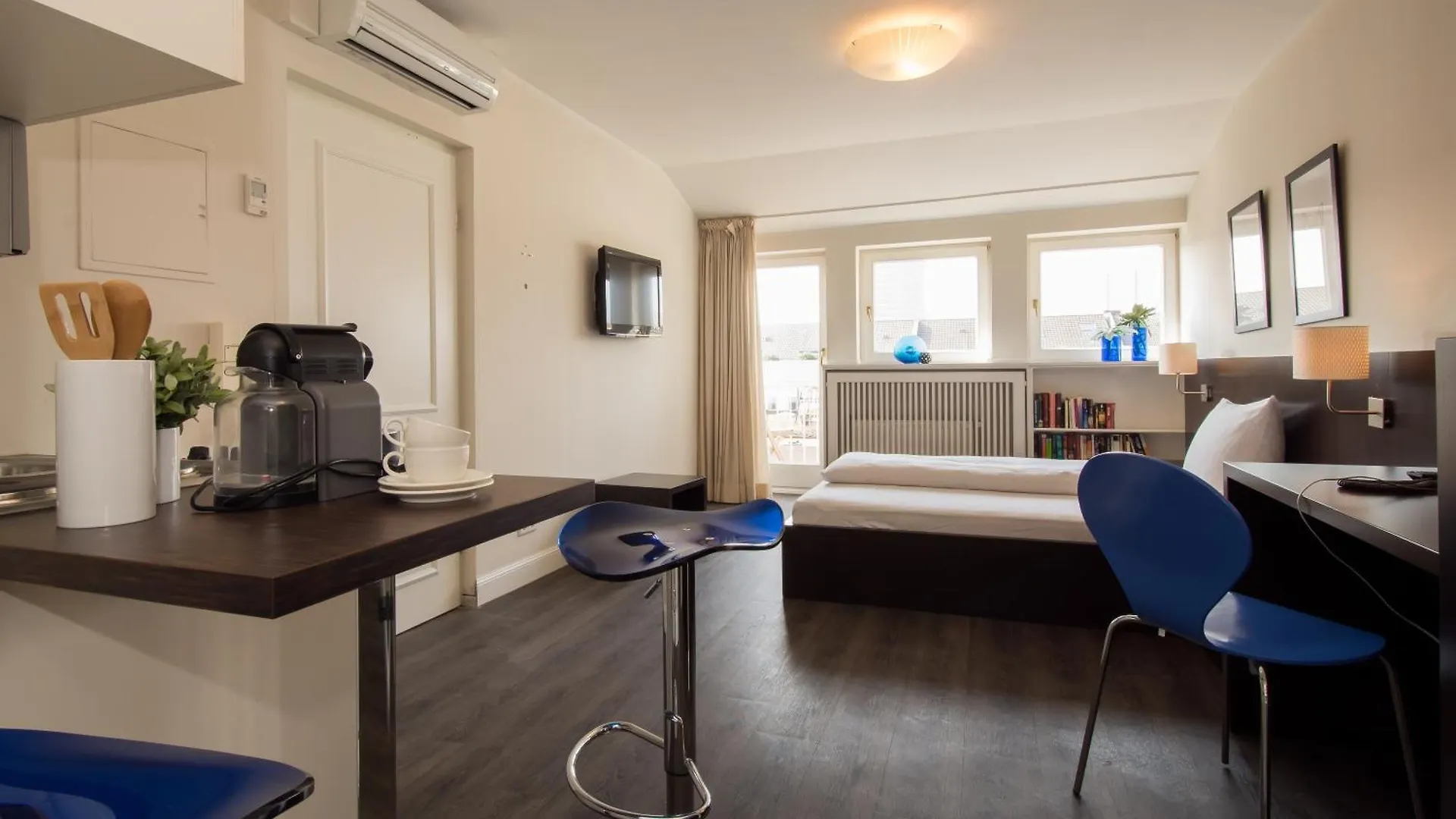 Апарт-отель Living Am Carlsplatz Apartment Дюссельдорф