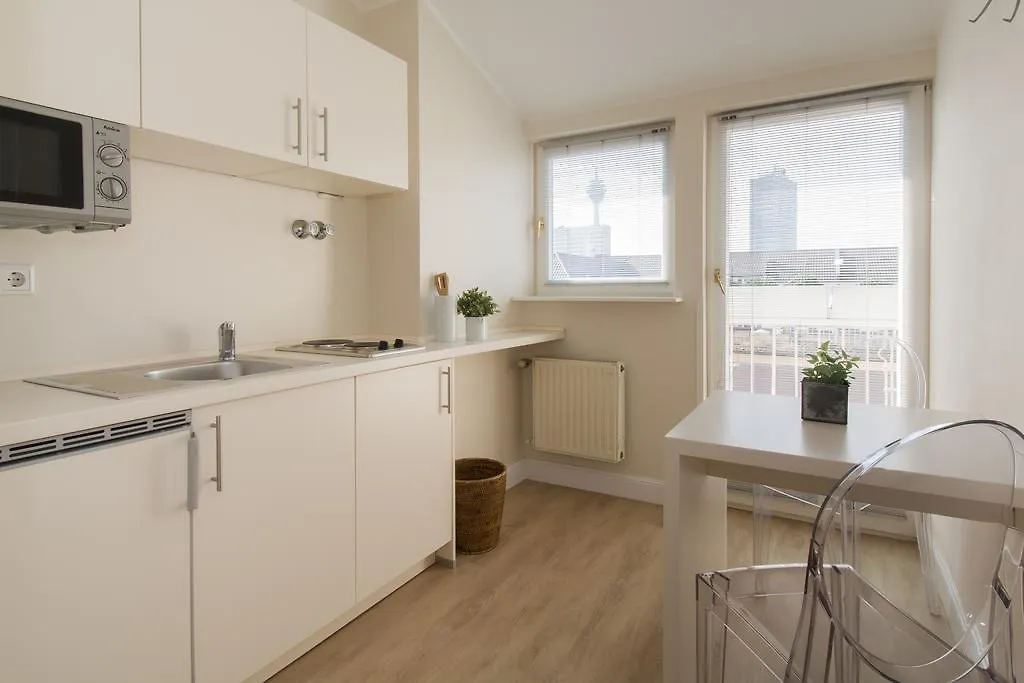 **** Апарт-отель Living Am Carlsplatz Apartment Дюссельдорф Германия