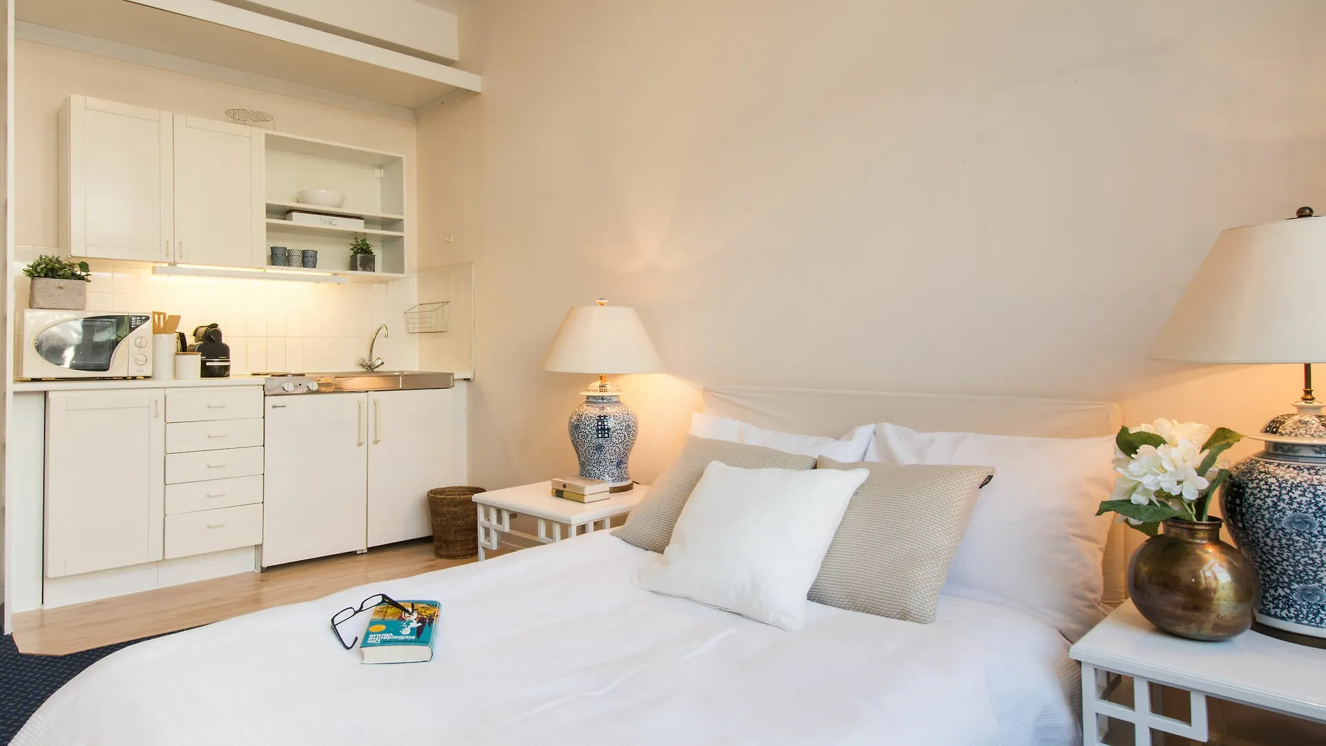 Апарт-отель Living Am Carlsplatz Apartment Дюссельдорф