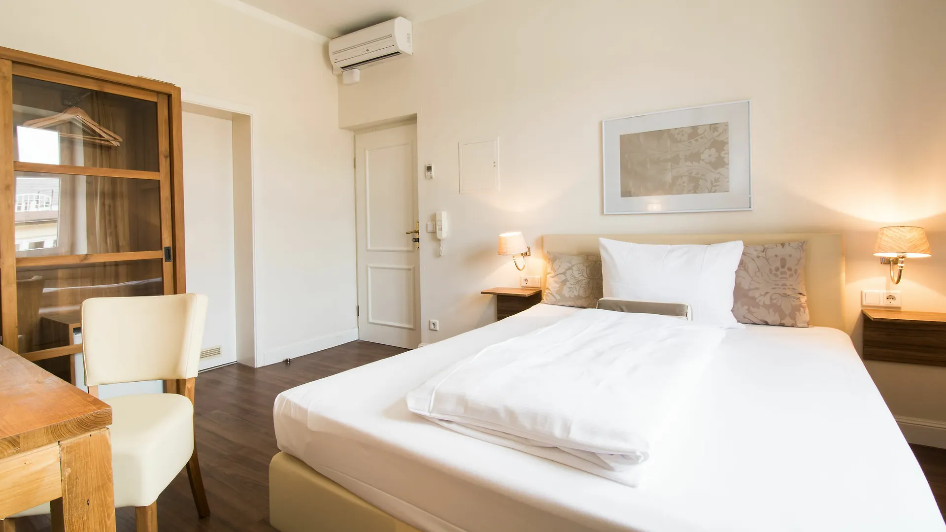 Living Am Carlsplatz Apartment Дюссельдорф Апарт-отель
